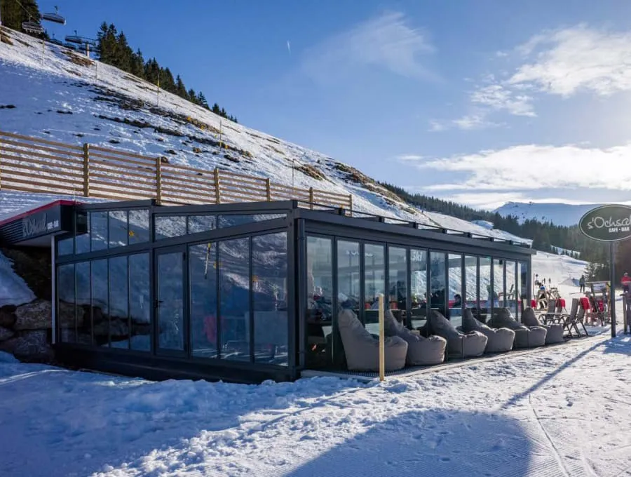 s'Ochsal – Panoramaverglasung mit Blick auf die Piste